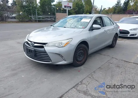 2015 Toyota Camry Le z USA, uszkodzony, nr VIN 4T1BF1FK6FU971006